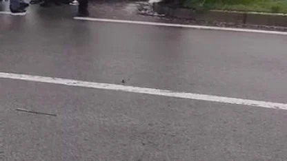 Diyarbakır’da trafik kazası: Araç refüje çarparak durabildi