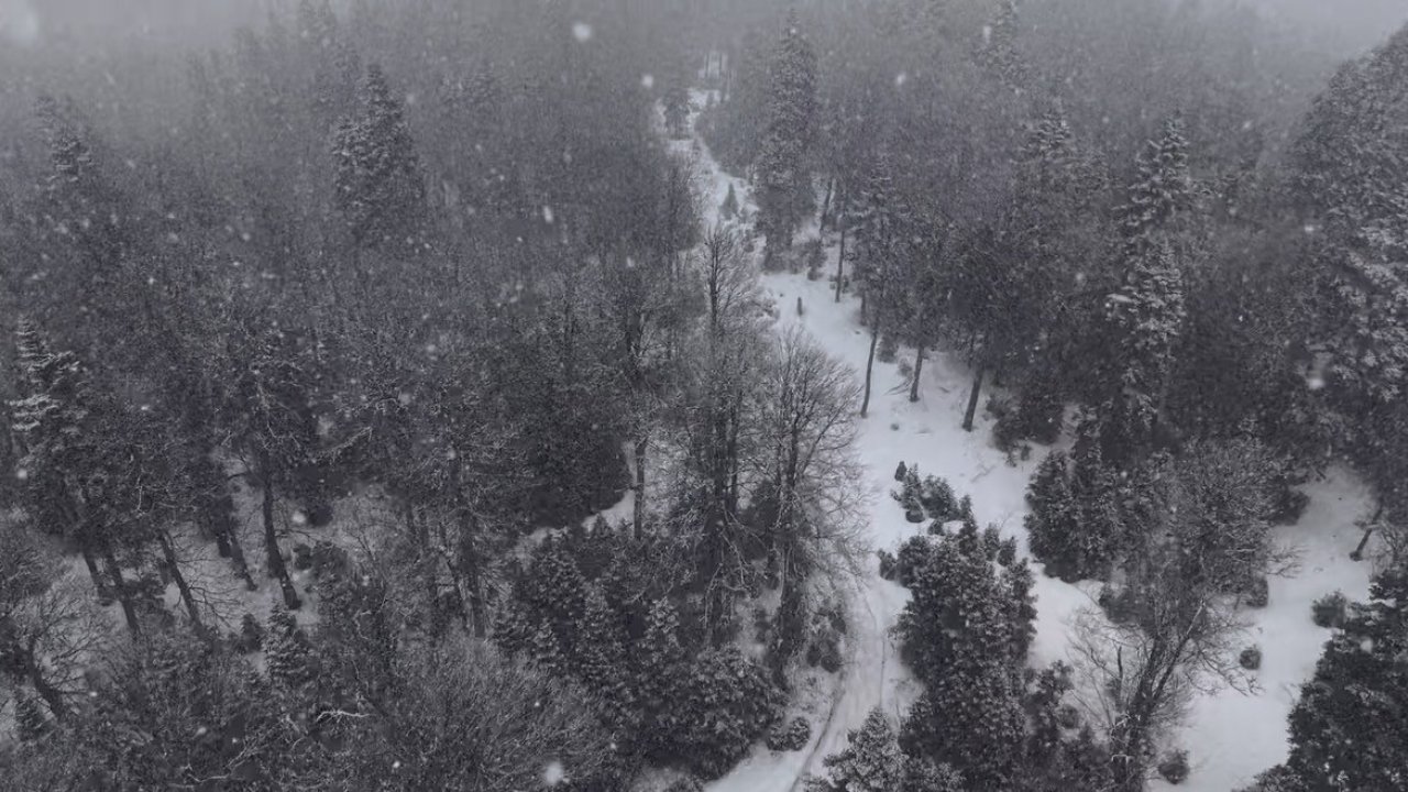 Düzce’nin yüksek kesimlerinde kar kalınlığı 1 metreyi buldu