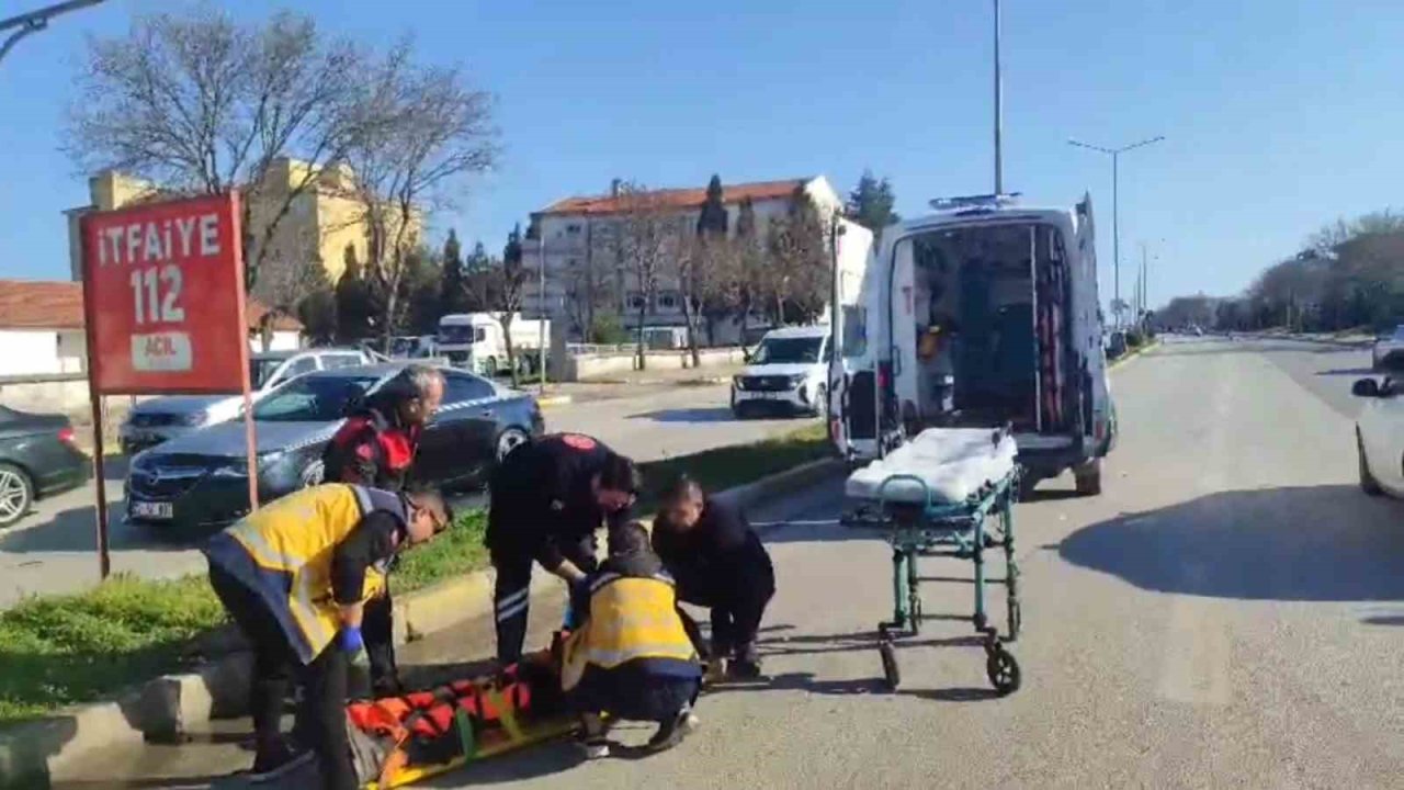 Edirne’de kırmızı ışıkta geçen yayaya araç çarptı