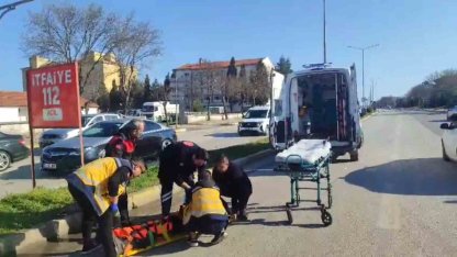 Edirne’de kırmızı ışıkta geçen yayaya araç çarptı