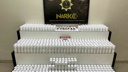 Edremit’te araçta 42 bin 600 sentetik ecza ele geçirildi