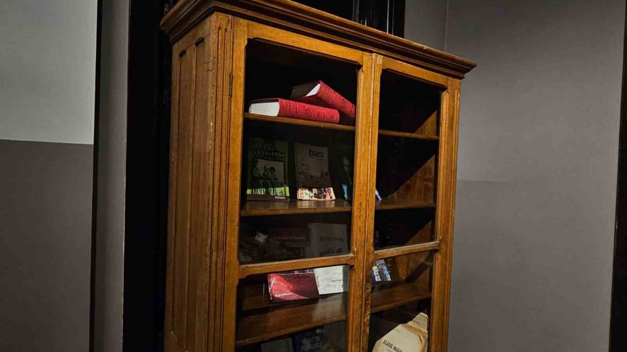 Elazığ’da 96 yıllık ahşap dolap,tarihin izlerini taşıyor