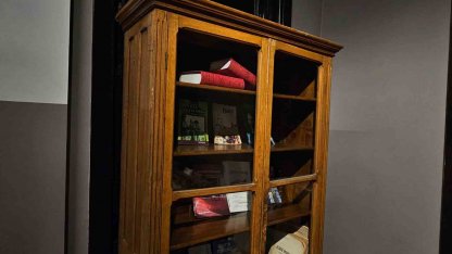 Elazığ’da 96 yıllık ahşap dolap,tarihin izlerini taşıyor