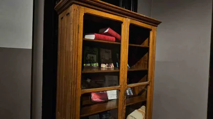 Elazığ’da 96 yıllık ahşap dolap,tarihin izlerini taşıyor