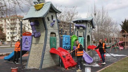 Elazığ’da çocuk oyun alanları temizlendi