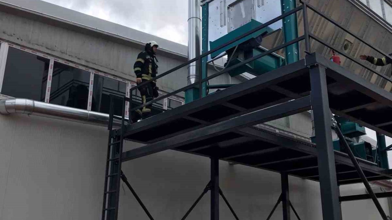 Elazığ’da mobilya fabrikasında yangın