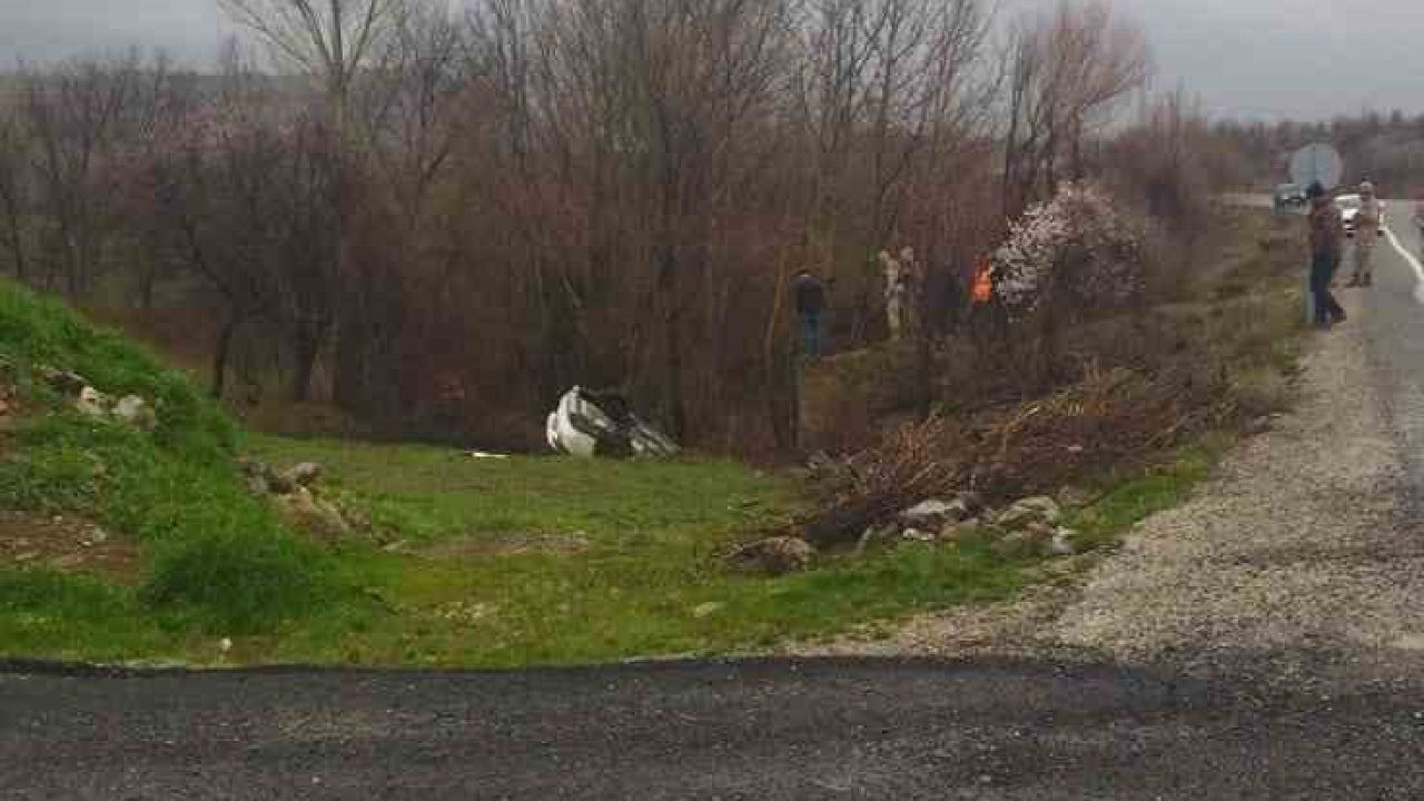 Elazığ’da otomobil dereye uçtu: 3 yaralı