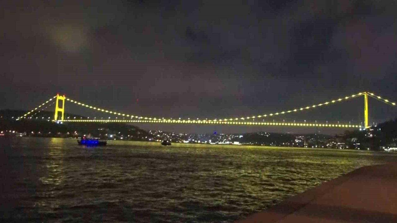 Endometriozis farkındalık ayı nedeniyle Fatih Sultan Mehmet Köprüsü sarıya büründü