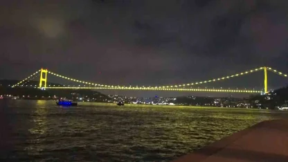 Endometriozis farkındalık ayı nedeniyle Fatih Sultan Mehmet Köprüsü sarıya büründü
