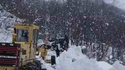 Erbaa’da kapanan köy yolu ekiplerin çalışmasıyla açıldı