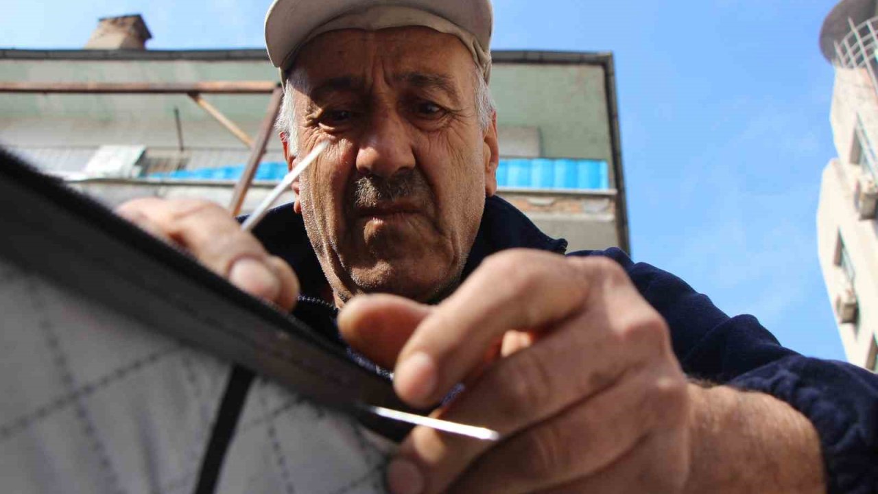 Ermeni asıllı usta 50 yıldır iğne, iplikle tamir yapıyor: "Türk milliyetçisiyim. Ülkemi seviyorum"