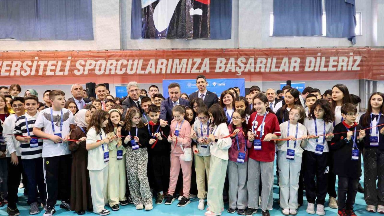 ERÜ’de 20. TÜBİTAK Ortaokul Öğrencileri Araştırma Projeleri Kayseri Bölge Yarışması Sergisi açıldı