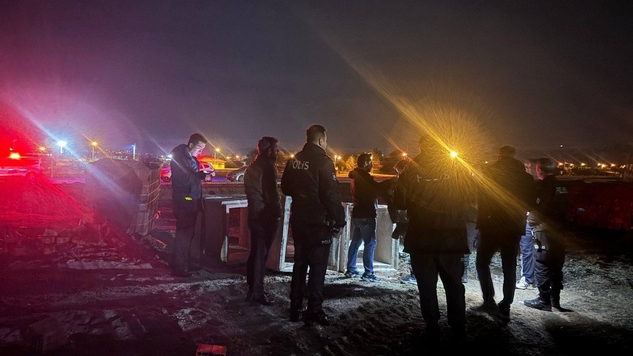 Erzincan’da araç yangınında yanan kişi hayatını kaybetti