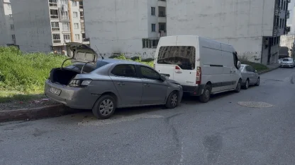 Esenyurt’ta içinde 16 öğrencinin bulunduğu servis minibüsünün freni boşaldı: O anlar kamerada