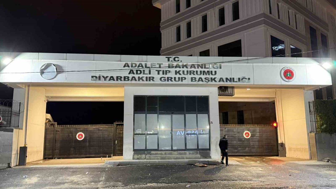 Eşi ile uygunsuz şekilde yakaladığı adama kurşun yağdırdı: 1 ölü, 1 yaralı