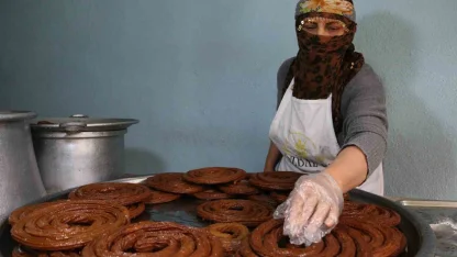 Eşine destek olup 15 metrekarelik dükkanda kadınların gücünü gösteriyor