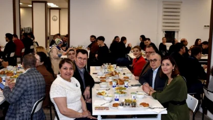 ESOGÜ Hastanesi’nde hastane personeli ve hasta yakınları iftarda bir araya geldi