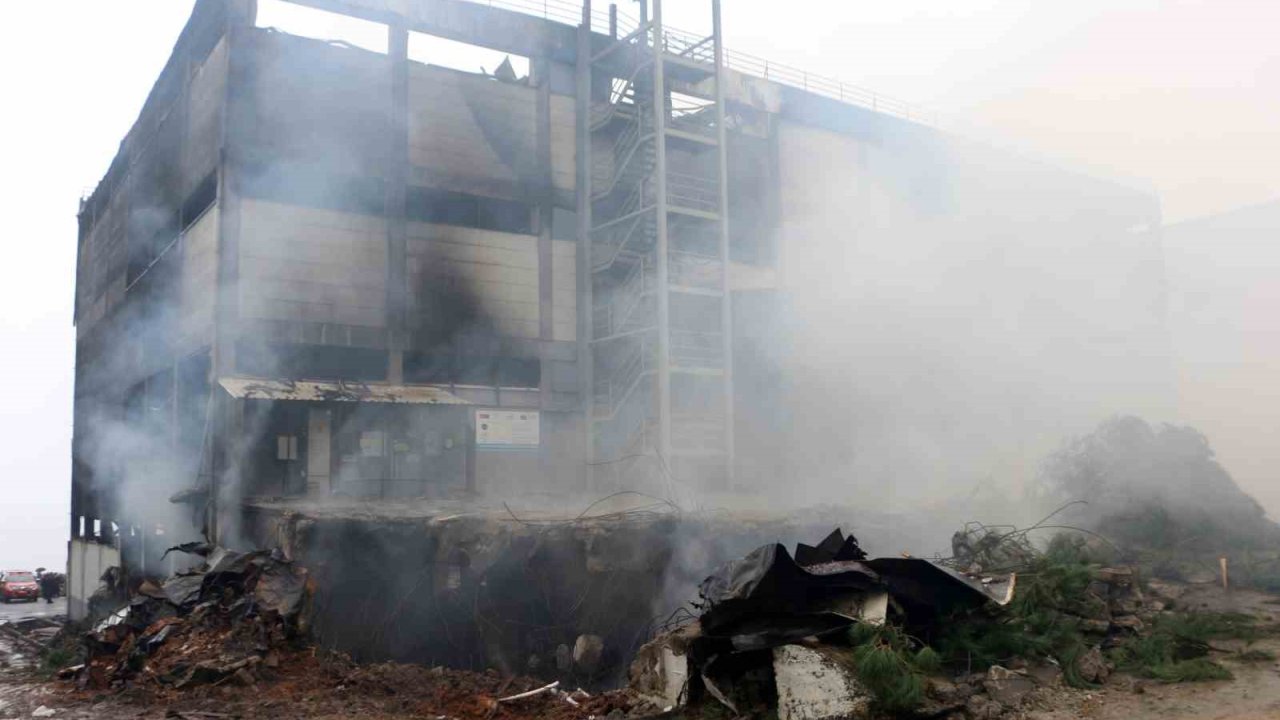 Fındık fabrikasındaki yangında soğutma çalışmaları sürüyor