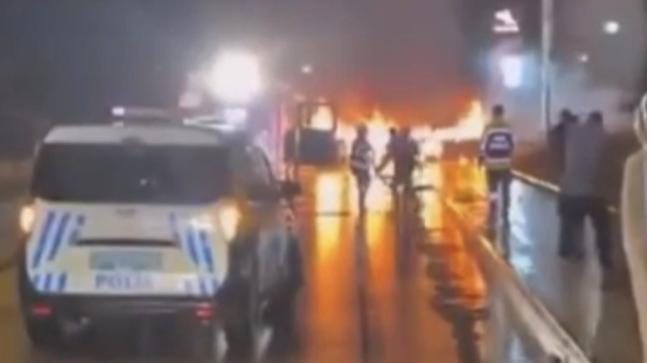 Gaziantep’te çarpışan iki otomobil alev topuna döndü