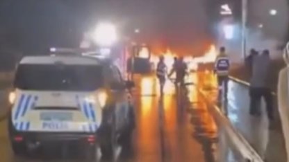 Gaziantep’te çarpışan iki otomobil alev topuna döndü