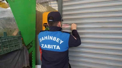 Gaziantep’te tarihi geçmiş ürün satan 3 market 3’er gün süreyle kapatıldı