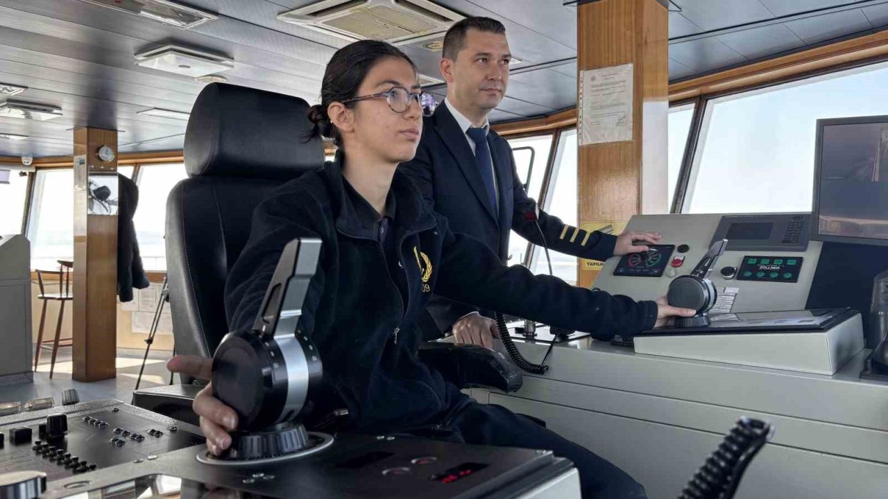 Geleceğin kadın kaptanları denizcilik sektörüne katkı için göreve hazırlanıyor
