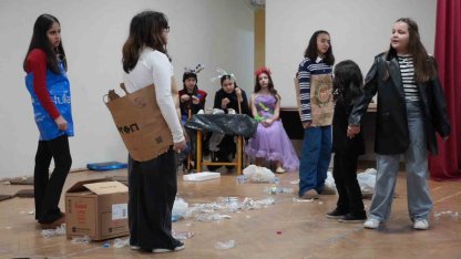 Gençler ’Plastik Rüyalar’la sahneye çıktı izleyenlerden tam not aldı