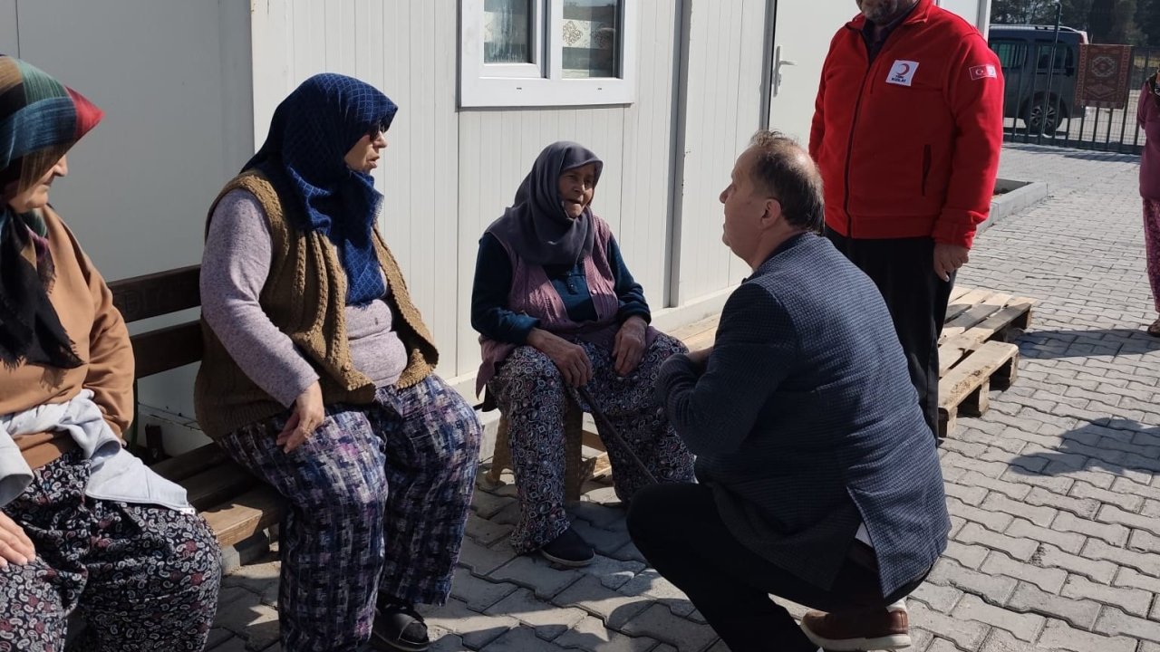 Gördesli öğrencilerden depremzede ailelere Ramazan desteği