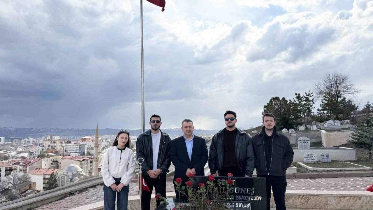 Güneş mezarı başında anıldı