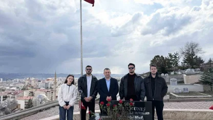 Güneş mezarı başında anıldı