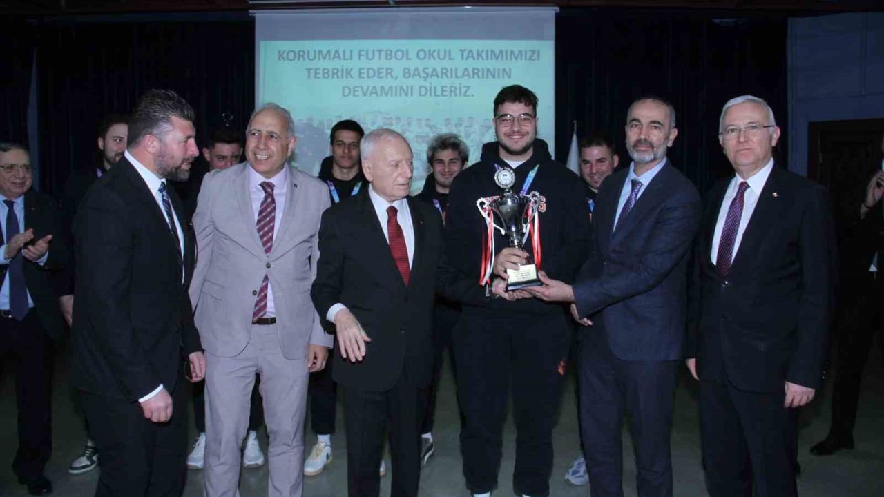 Haberal’dan şampiyonlara jest: Burs oranı yüzde 20’ye çıkarıldı