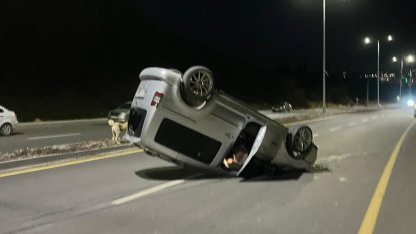 Hafif ticari araç takla attı