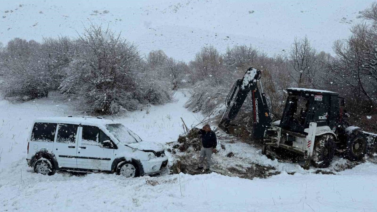Hakkari-Van kara yolunda kaza: 2 yaralı