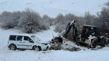 Hakkari-Van kara yolunda kaza: 2 yaralı