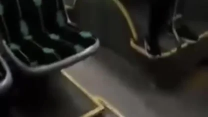 Halk otobüsündeki uygunsuz davranış kamerada
