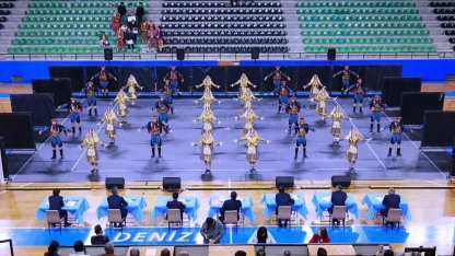 Halk oyunları şöleni izleyenleri mest etti