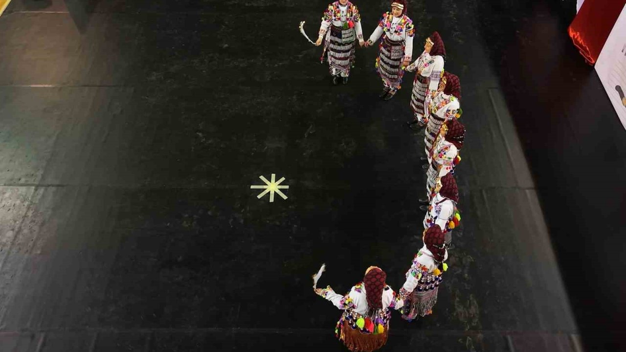 Halk oyunları yarışmasında hünerler sergilendi, kültürel değerler tanıtıldı