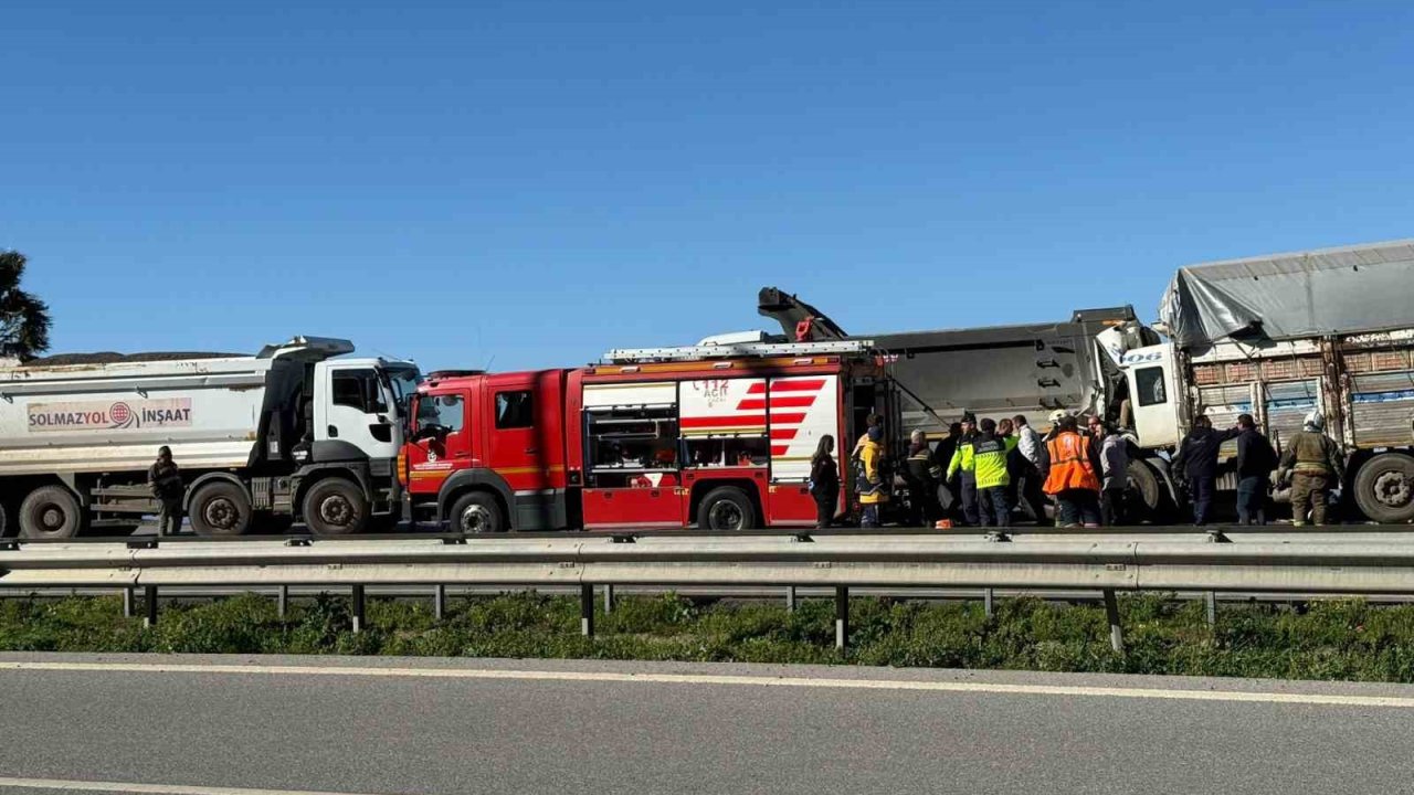 Hatay’da aynı istikametteki kamyonlar çarpıştı: 1 ölü