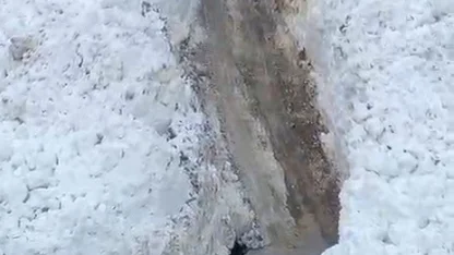 Hizan’da köy yoluna çığ düştü