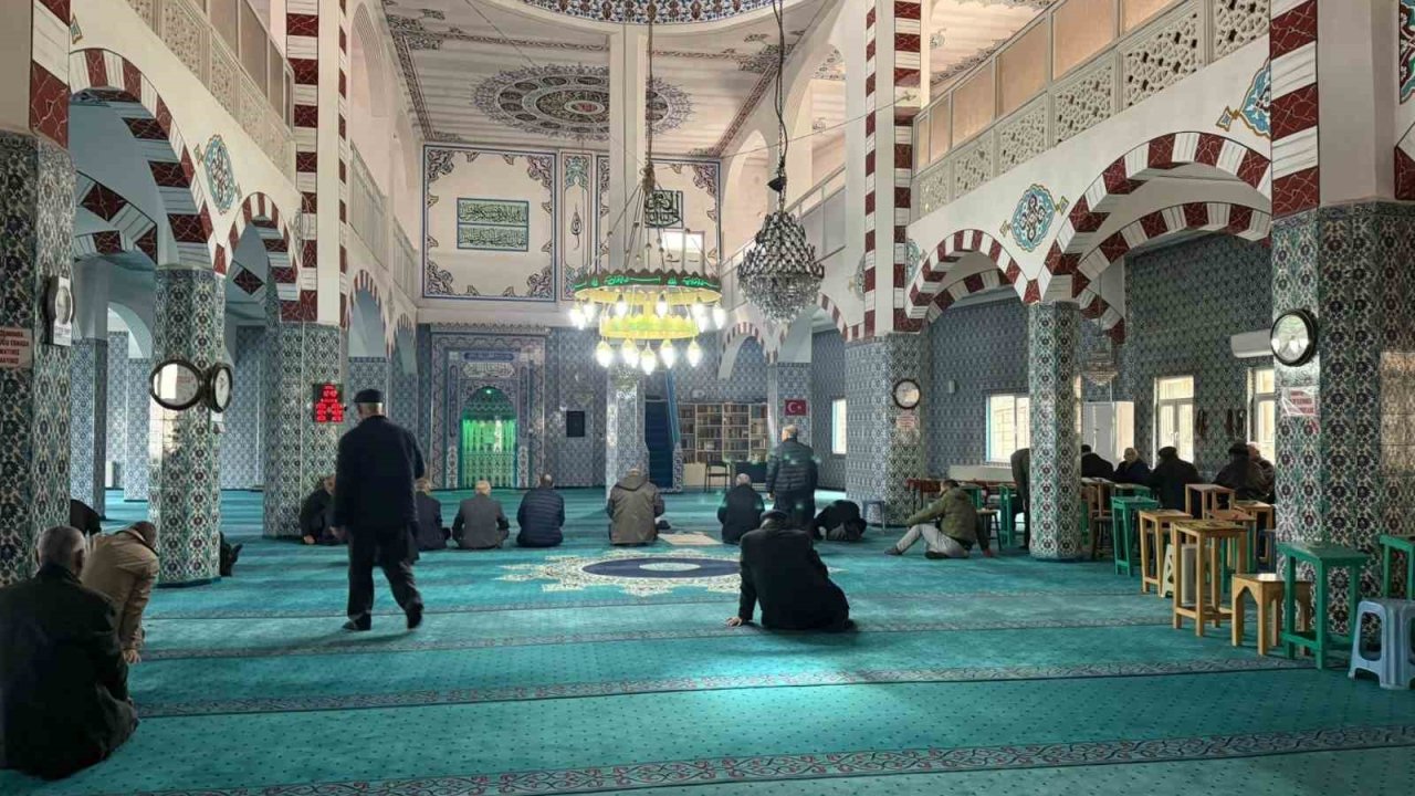 Iğdır’da Caferi camilerinde Hamaney ve hayatını kaybedenler için dualar okundu