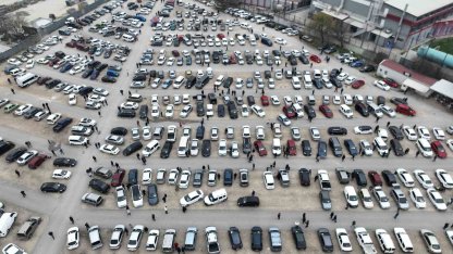 İkinci el oto pazarında buruk bayram