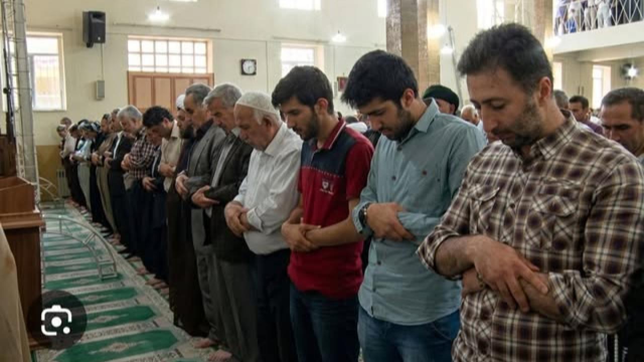 İRAN'DA SÜNNİLERE HAKSIZLIK YAPILIYOR İFTİRALARINA CEVAP!