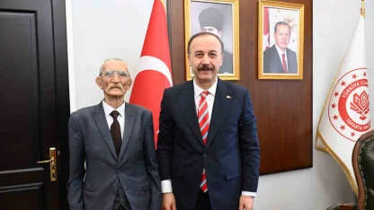 Isparta’da bir vatandaş Savunma Sanayii Destekleme Fonu’na 100 bin lira bağışladı