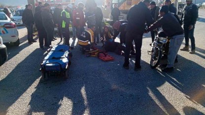 Isparta’da sürücüsünün kontrolünden çıkan motosiklet yola savruldu: 1 yaralı
