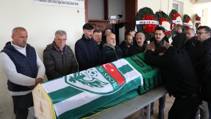 İstanbul’da silahlı saldırıda ölen genç futbolcu son yolculuğuna uğurlandı