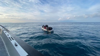 İzmir açıklarında 37 düzensiz göçmen yakalandı, 42 göçmen kurtarıldı