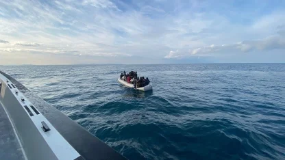 İzmir açıklarında 37 düzensiz göçmen yakalandı, 42 göçmen kurtarıldı