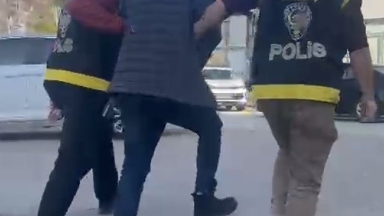 İzmir’de 15 yıldır aranan şüpheli sahte kimlikle yakalandı