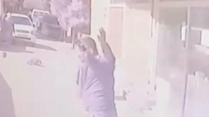 İzmir’de alacak verecek kavgası kanlı bitti: 1 yaralı