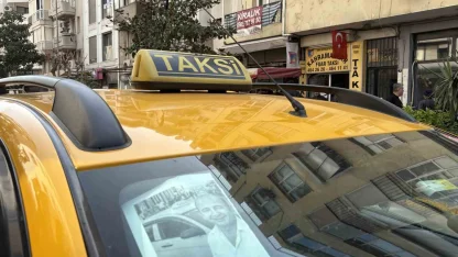 İzmir’de öldürülen taksici için meslektaşlarından araçlı konvoy